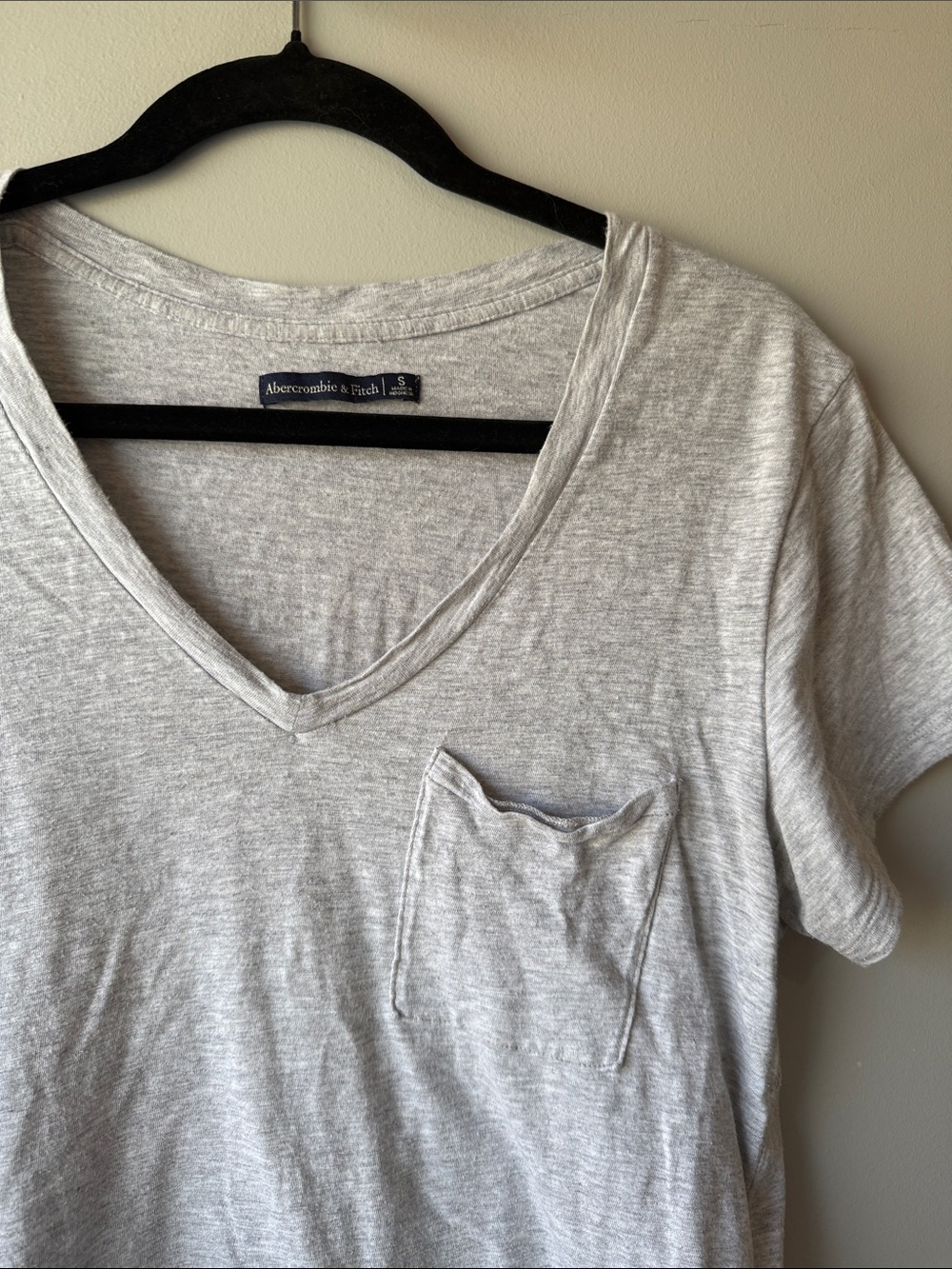 Abercrombie & Fitch Heather Gray V-Neck Pocket Tee size small 90’s
